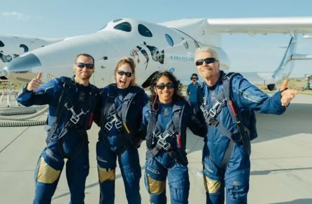 Richard Branson hace historia al viajar al espacio en su propia nave