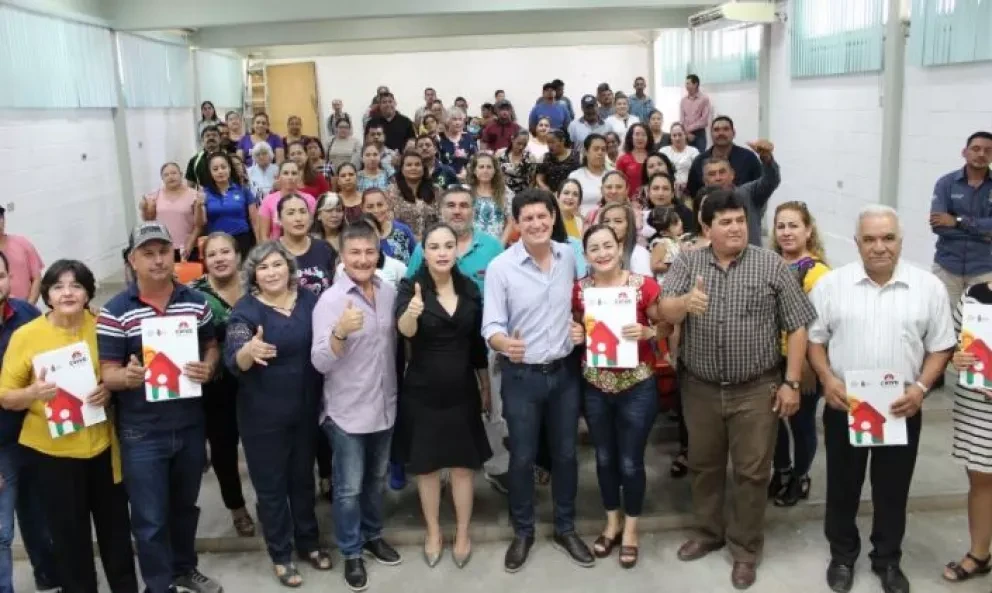 56 familias de La Reforma, Angostura reciben escrituras de casas