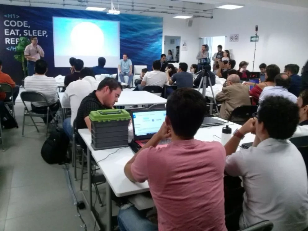 Entusiasmo de jóvenes en el Fishackathon Sinaloa