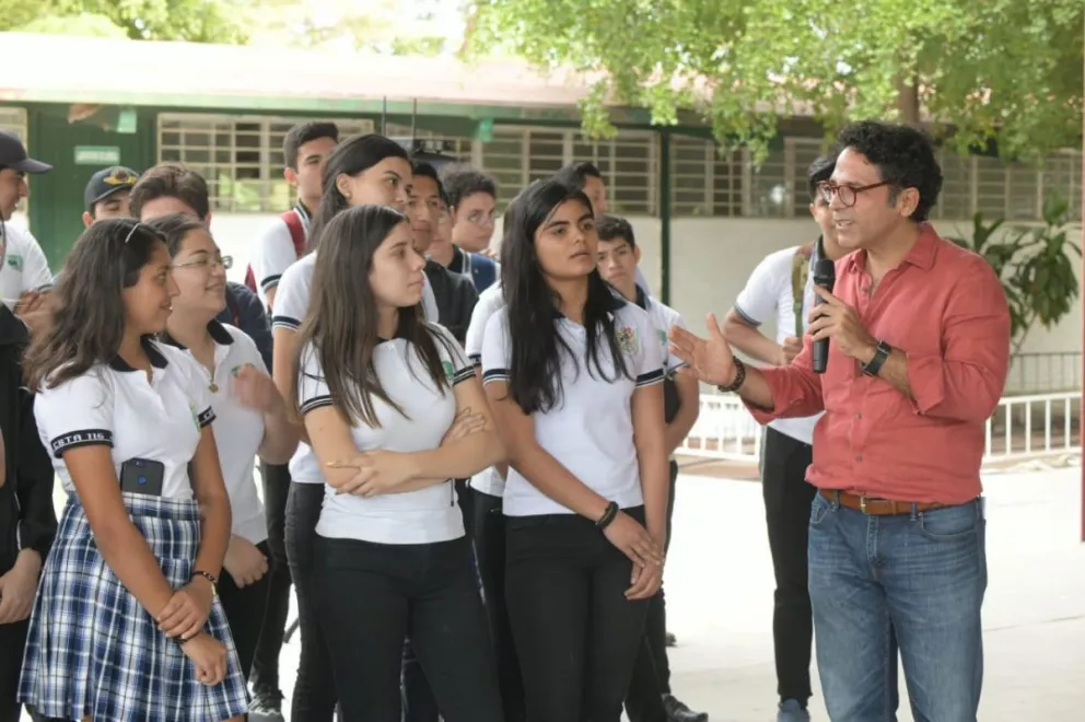 Evalúan a alumnos de tercero de prepa en Sinaloa