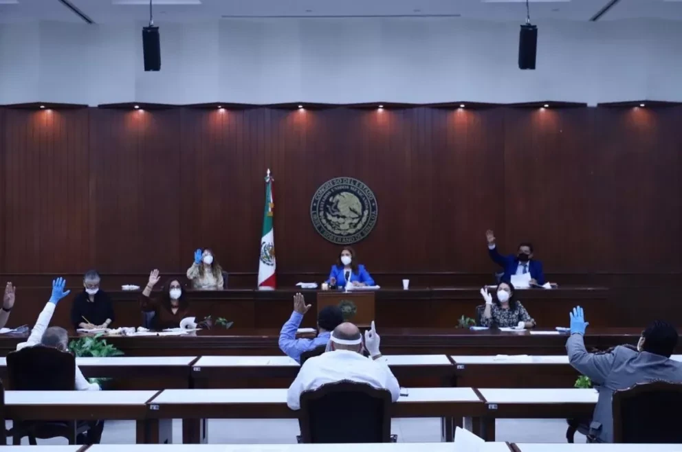 Aprueban autonomía presupuestal a poderes Legislativo y Judicial