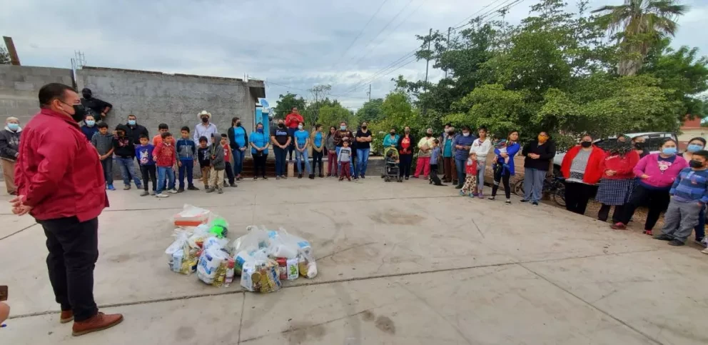 Familias del Campo Berlín también reciben apoyos