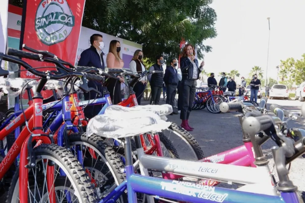 Niños regresarán a clases en bicicleta nueva