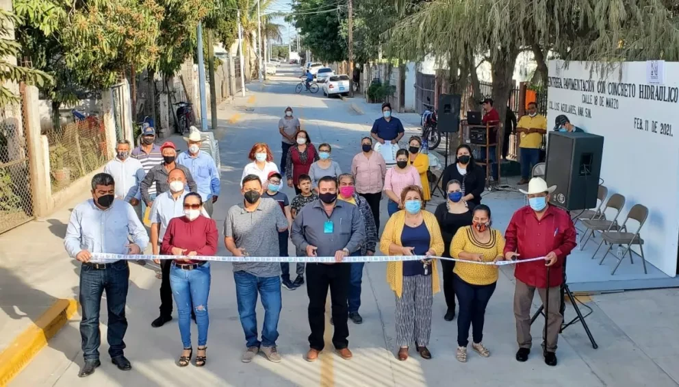 Inauguran pavimentación de calle en Navolato