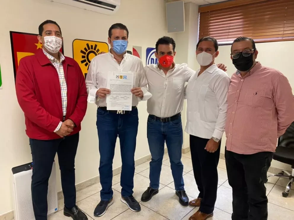 Mario Zamora se registra para gobernador por la Coalición Va X Sinaloa