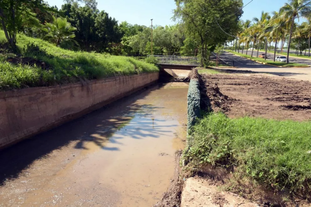 Limpian el canal del Parque Culiacán 87