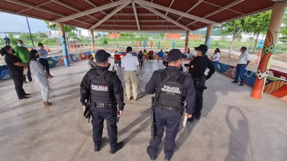 Dialoga director de policía en Alturas del Sur y otras colonias de Culiacán