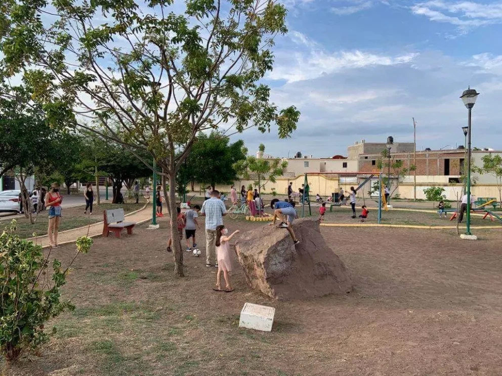 Ciudadanía mejora parques de Culiacán en 10 colonias durante Julio