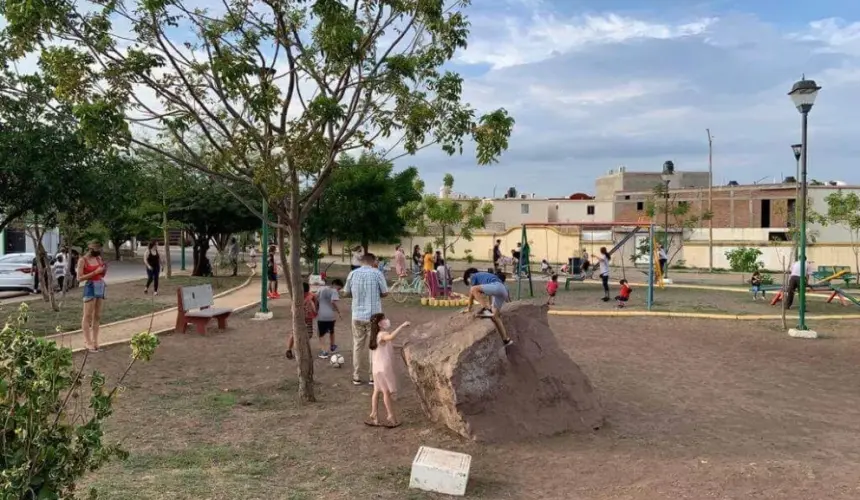 Ciudadanía mejora parques de Culiacán en 10 colonias durante Julio