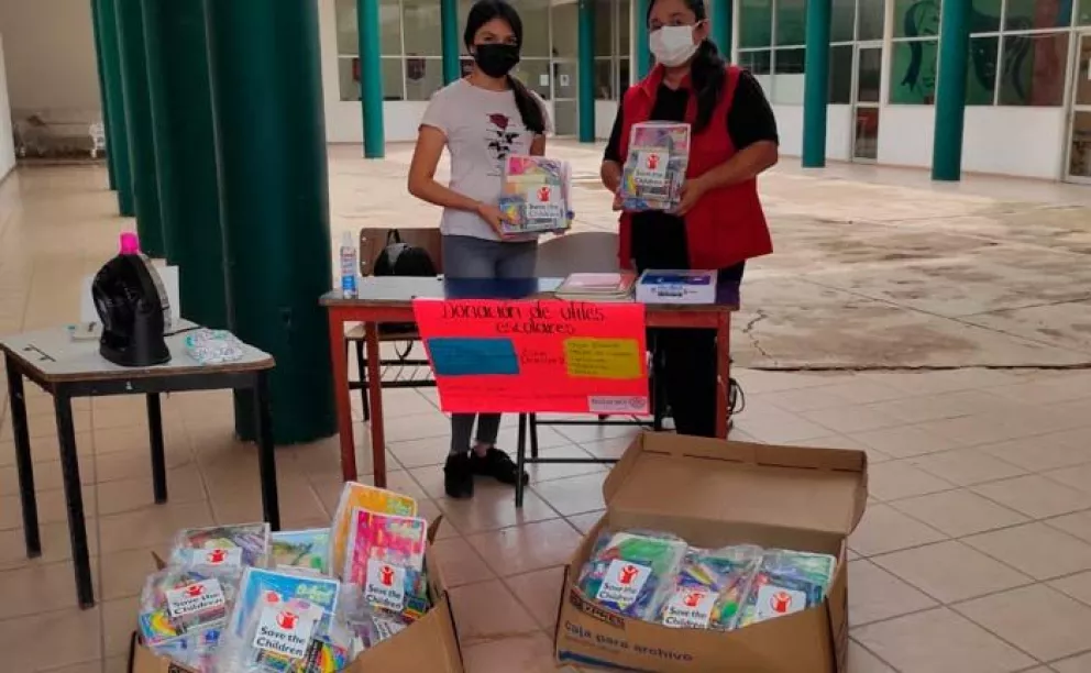 Save The Children Sinaloa dona útiles escolares a jóvenes de Villa Juárez