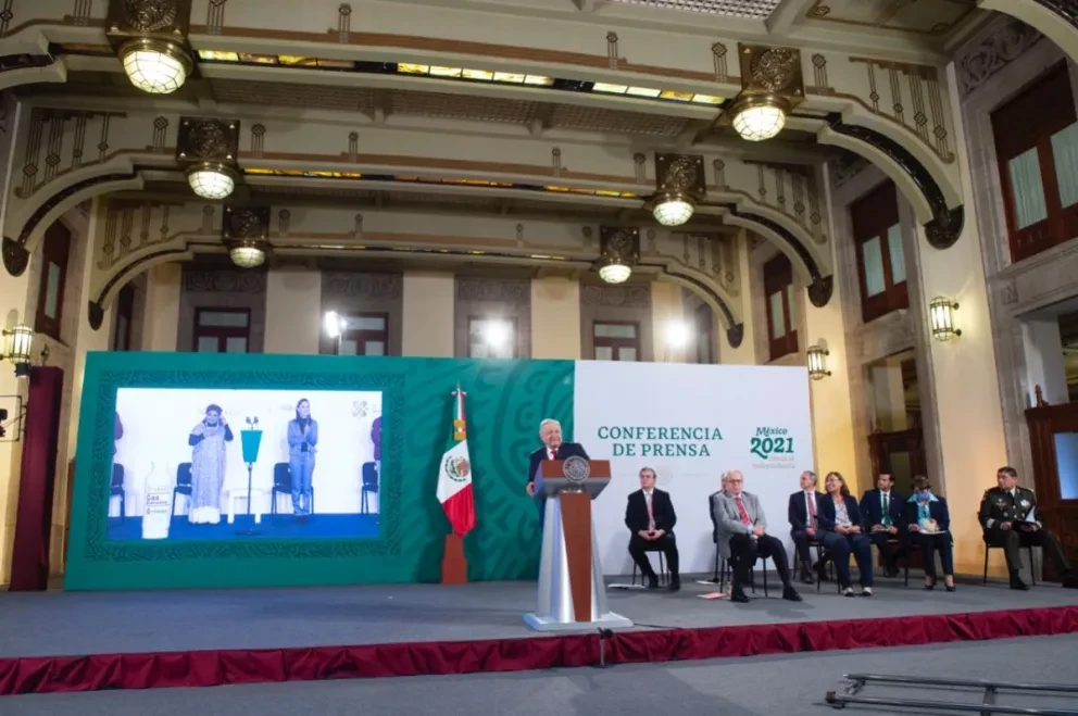 AMLO en mañanera habla de más medicamentos y menos Covid