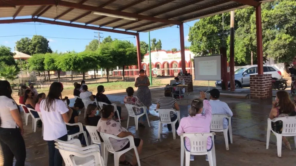 Mujeres reciben talleres para concientizarlas sobre la violencia
