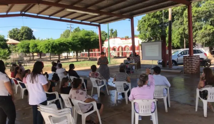 Mujeres reciben talleres para concientizarlas sobre la violencia