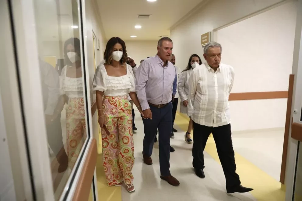 AMLO supervisa el avance de obra del Hospital Pediátrico