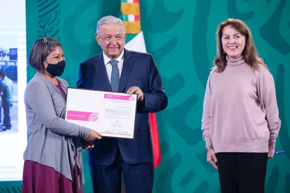 Entregan premios del Sorteo de la Lotería Nacional