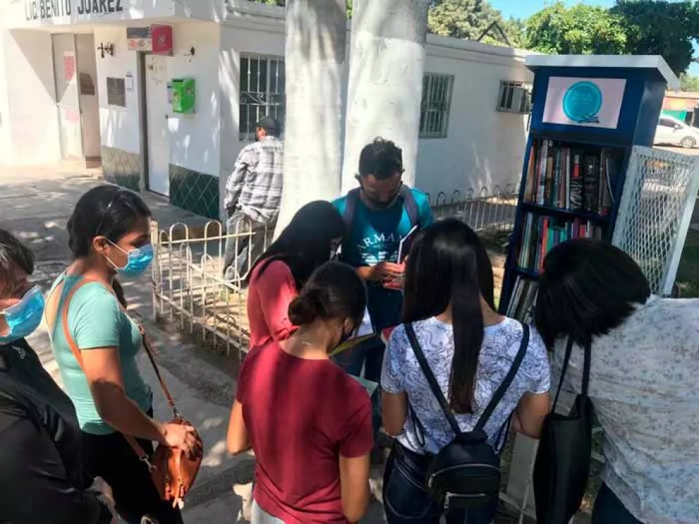 Instalan Librero Comunitario en plazuela de Villa Juárez