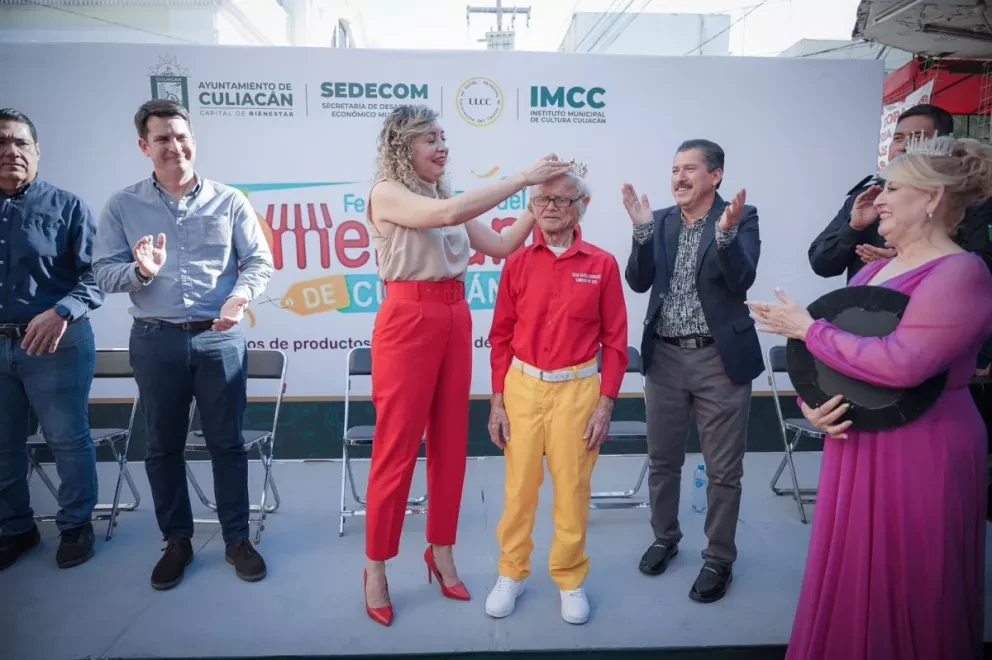 Don Cachito es coronado como el Rey del los comerciantes del Centro de Culiacán