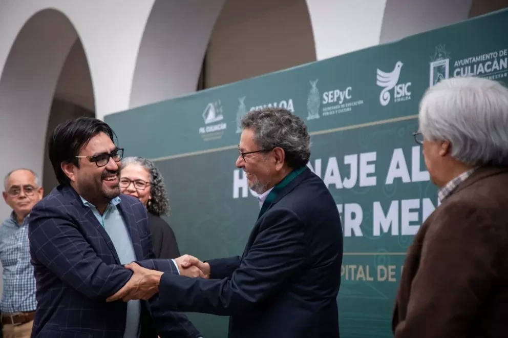 Destacan la trayectoria del escritor sinaloense Élmer Mendoza
