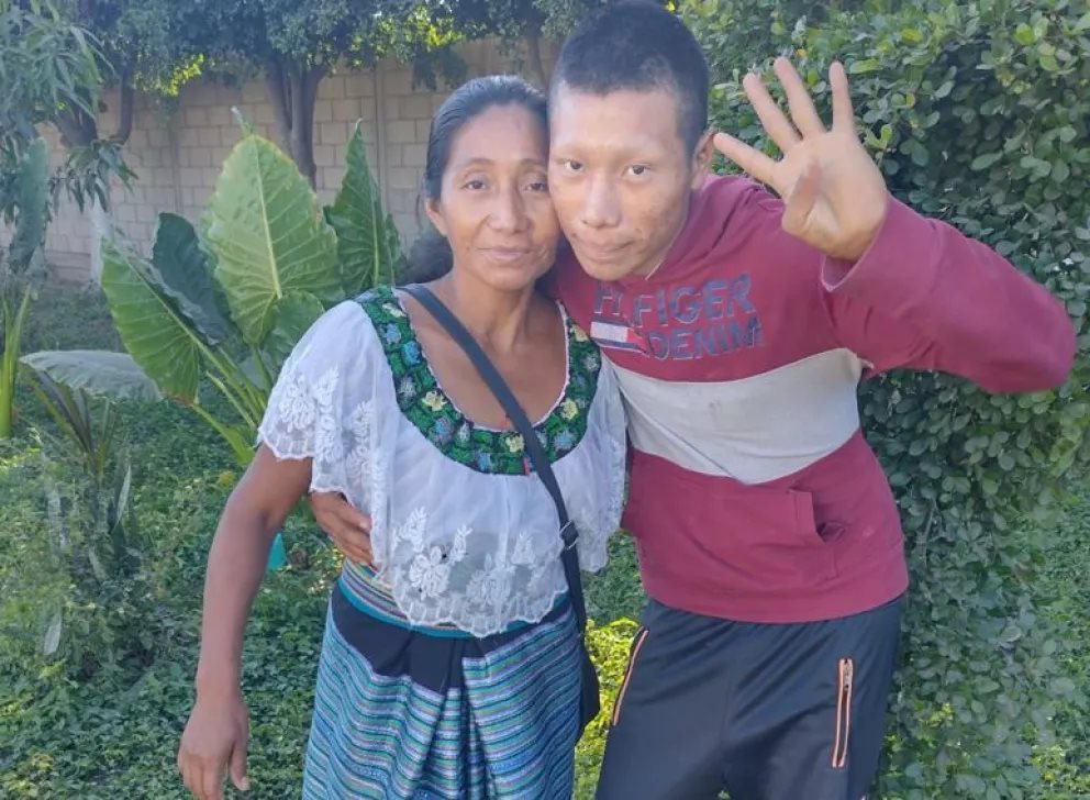 Francisca encuentra a su hijo en Villa Juárez después de estar perdido por 3 años