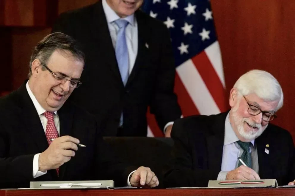 Marcelo Ebrard y Chris Dodd celebraron la conmemoración de los 200 años de relaciones diplomáticas entre México y EE. UU.