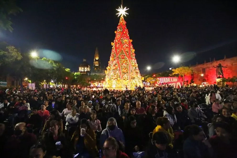 Las imágenes del maravilloso concierto que ofreció la Orquesta Filarmónica de Jalisco en la Plaza Liberación.