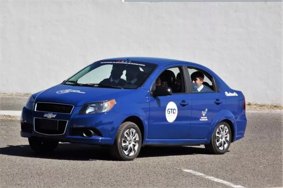Estudiantes del Conalep de Guanajuato exhiben el primer auto 100% eléctrico