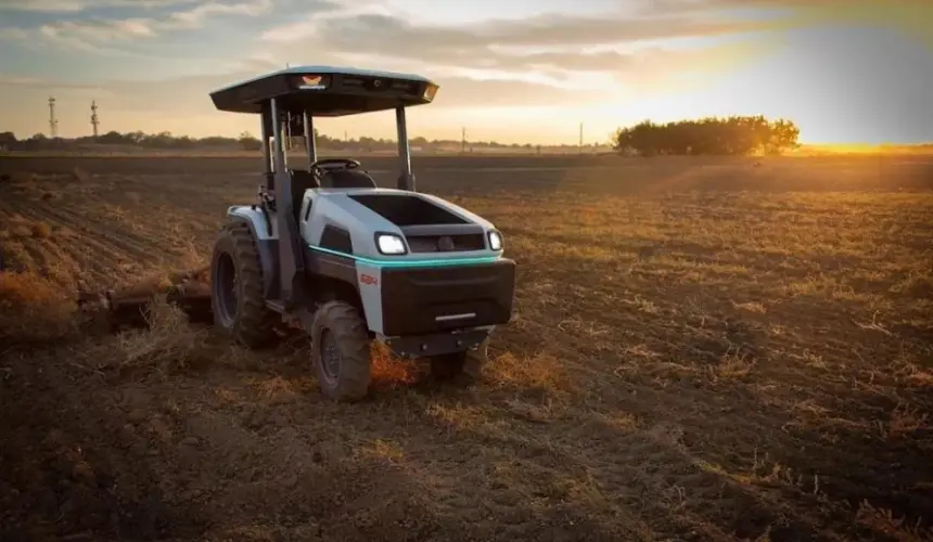 MK-V, un tractor eléctrico inteligente y conductor opcional.