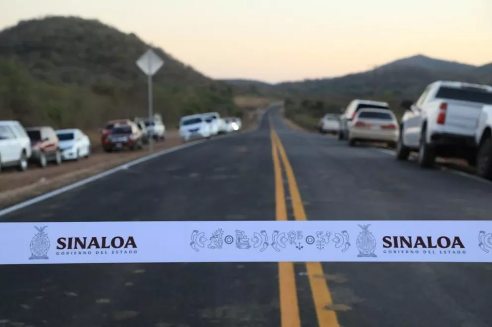 El gobernador de Sinaloa Rubpen Rocha inaugura la carretera Batequitas-La Higuerita en Badiraguato.