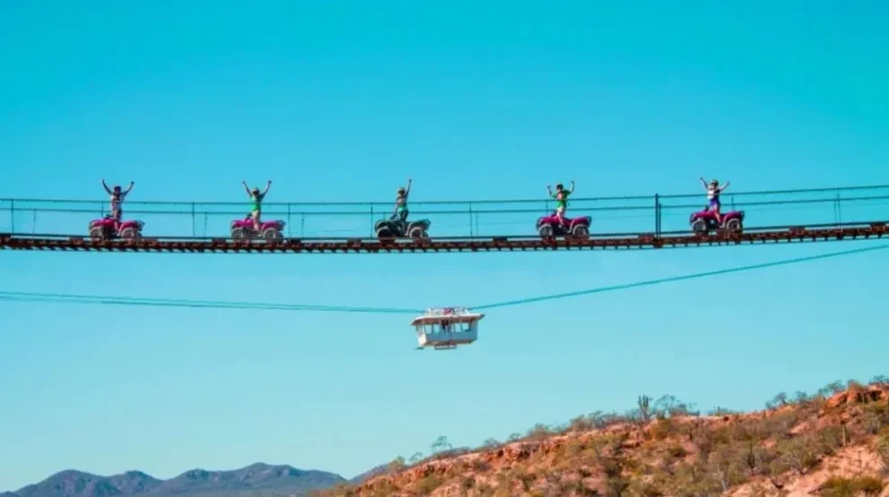 The Canyon Bridge es el puente de madera más largo del mundo y está México