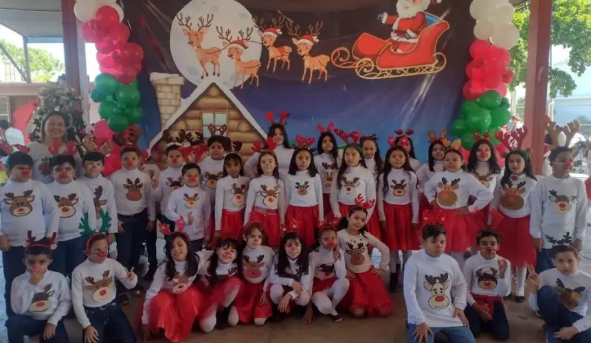 Con alegría, niños de Barrancos celebraron su Navidad