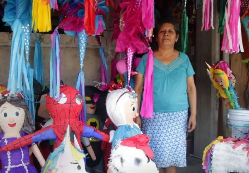 Alicia mantiene viva la tradición durante las posadas