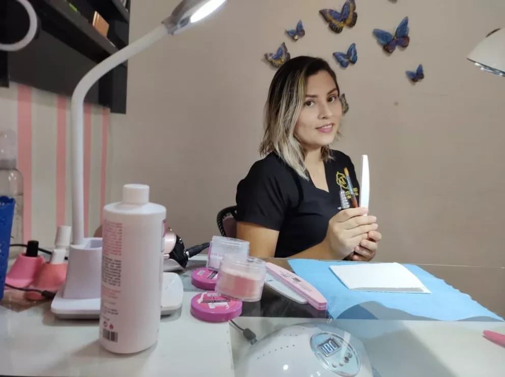 Desde niña Jazmín, descubrió su talento para embellecer las manos de las mujeres de Alturas del Sur