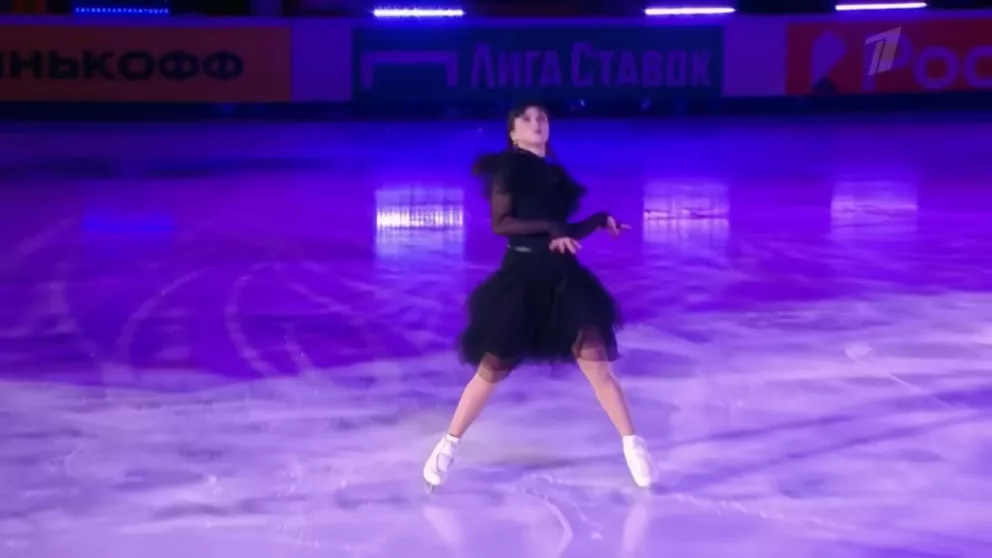 VIDEO: Patinadora rusa interpreta su rutina con el baile de Wednesday idéntica a Merlina