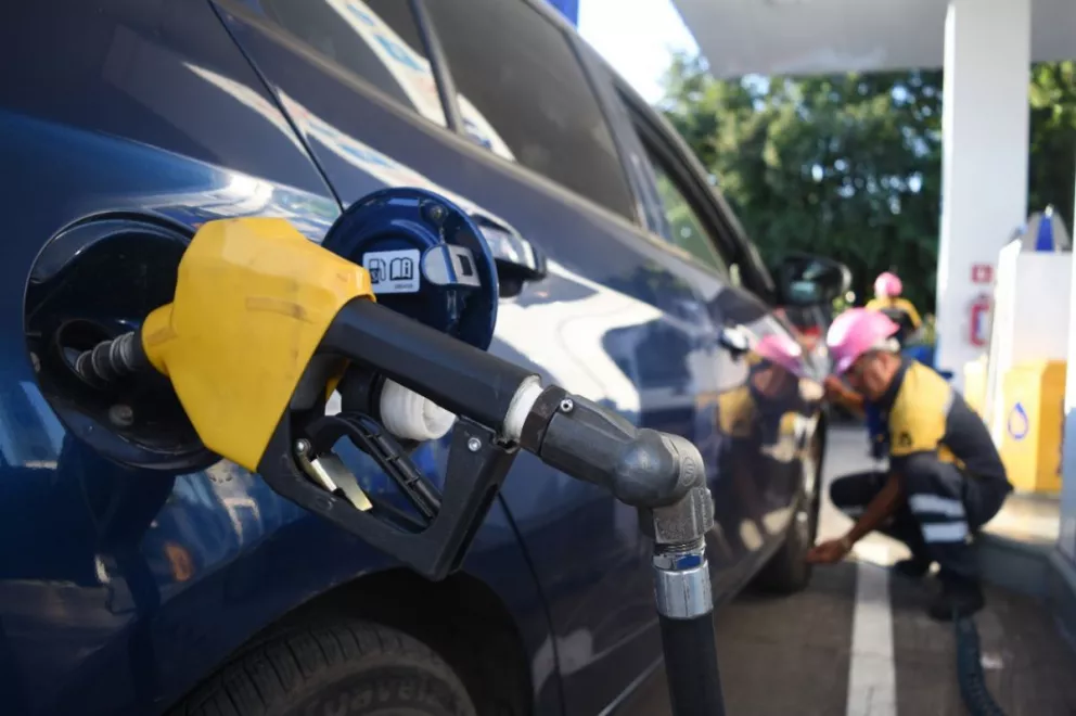 Cuánto aumentará la gasolina, los cigarros y los refrescos en 2023