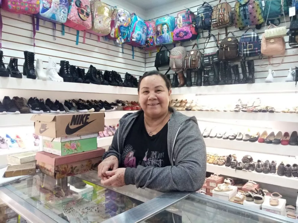La Güera le pone calzado a residentes y migrantes de Villa Juárez