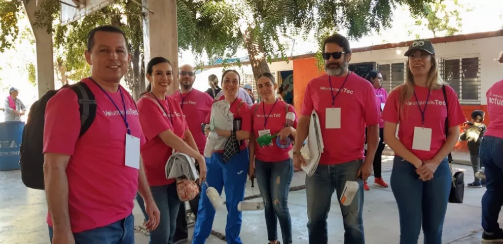 Maestros y directivos del TEC de Monterrey hacen actividades comunitarias en Villa Juárez
