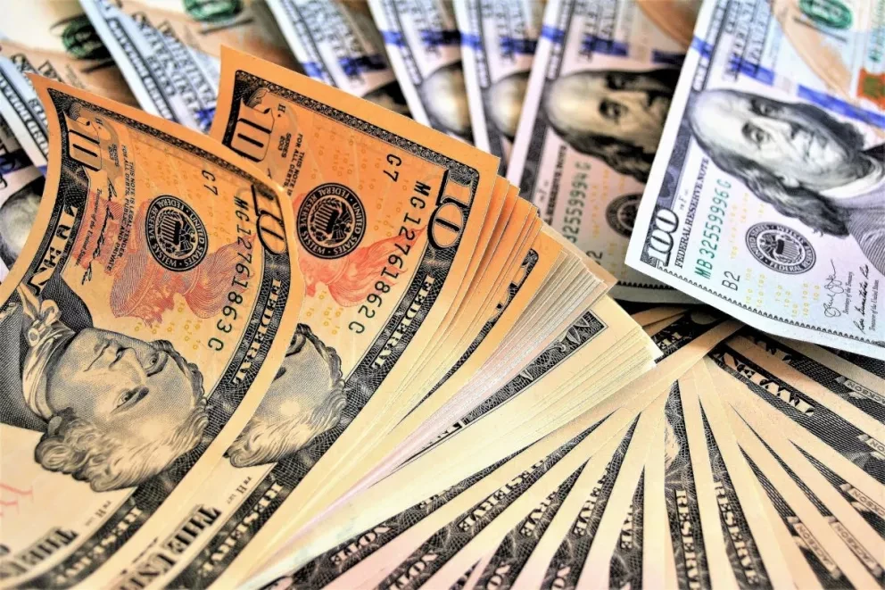 Dólar hoy: Peso se deprecia frente al dólar y supera los 19 pesos por unidad; Wall Street en números rojos