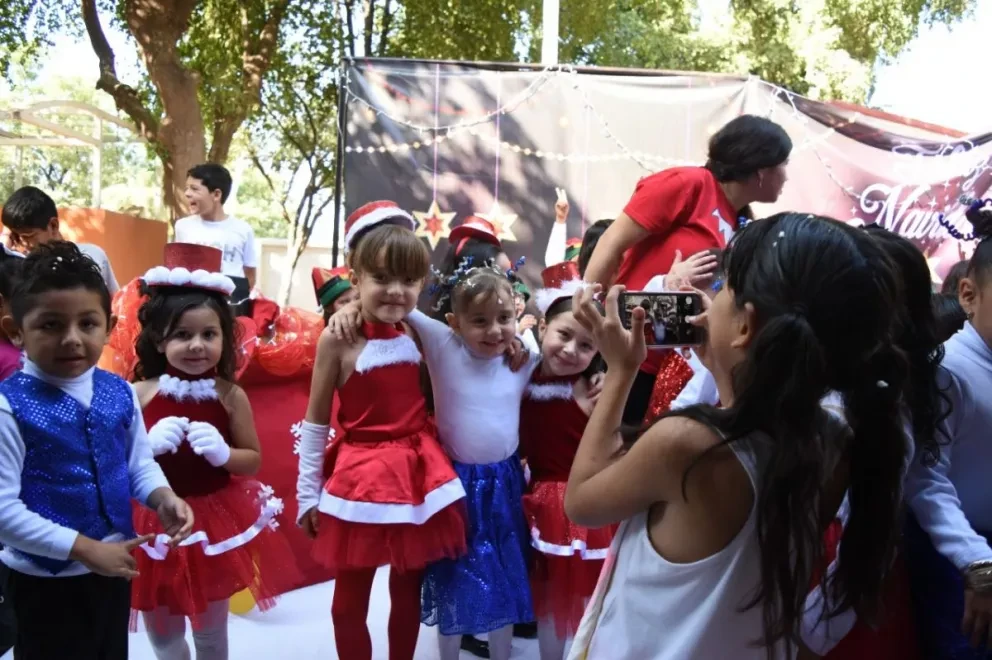 El programa navideño estuvo muy emotivo con la participación de cada uno de los alumnos de preescolar, quienes demostraron en el escenario sus mejores talentos en el baile y canto. Fotos: Lino Ceballo