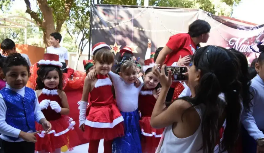 El programa navideño estuvo muy emotivo con la participación de cada uno de los alumnos de preescolar, quienes demostraron en el escenario sus mejores talentos en el baile y canto. Fotos: Lino Ceballo