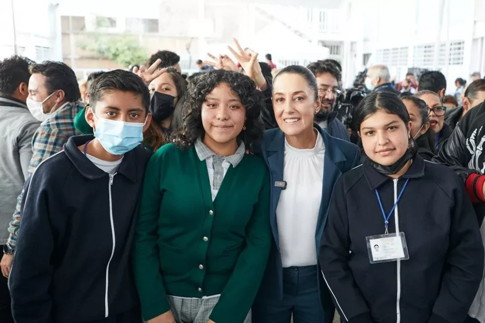 Claudia Sheinbaum Todas las primarias y secundarias de CDMX ya tienen internet gratuito .