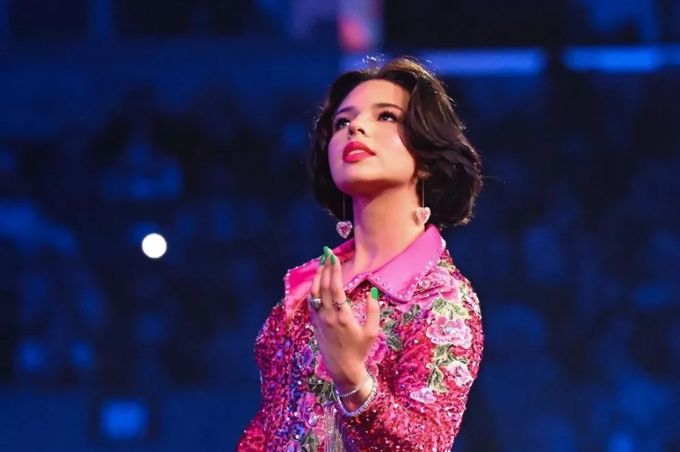 Ángela Aguilar, así es el amor que le demuestran sus fans en México.