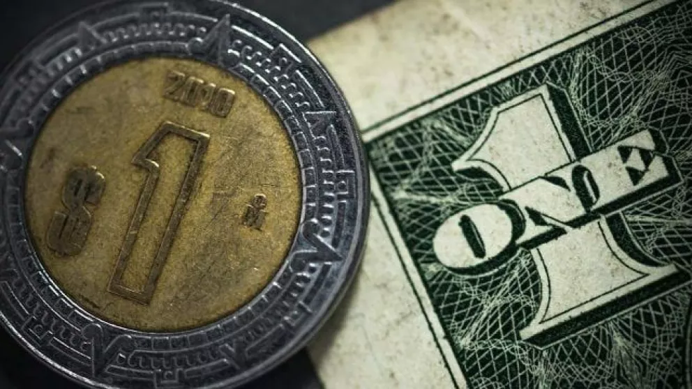 Dólar hoy: Peso rompe la barrera de los 19 pesos, nivel no visto desde febrero de 2020