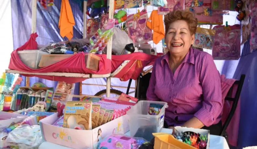 Gracias a su trabajo “Doña Linda”, ha logrado sacar adelante a sus siete hijos. También labora en algunos tianguis de la ciudad como el Huizaches en Culiacán