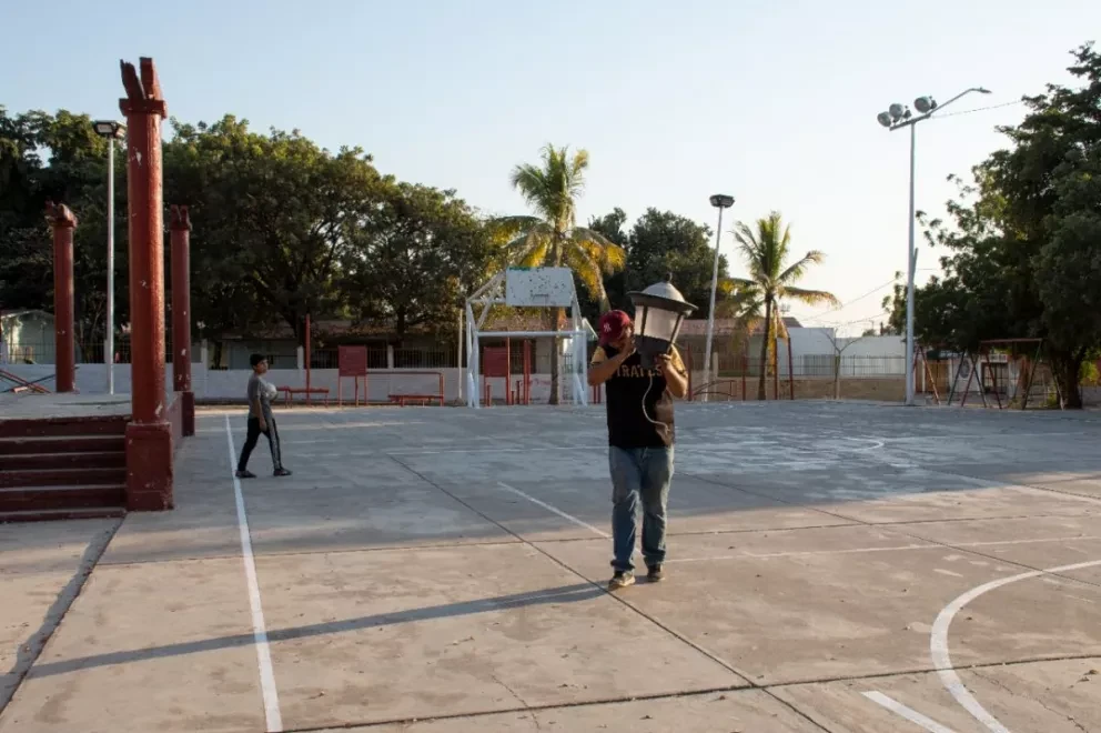 Ayuntamiento mejora la iluminación de parques y avenidas en Culiacán.