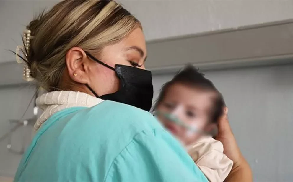 Doctores del IMSS le salva la vida a niño de siete días de nacido.