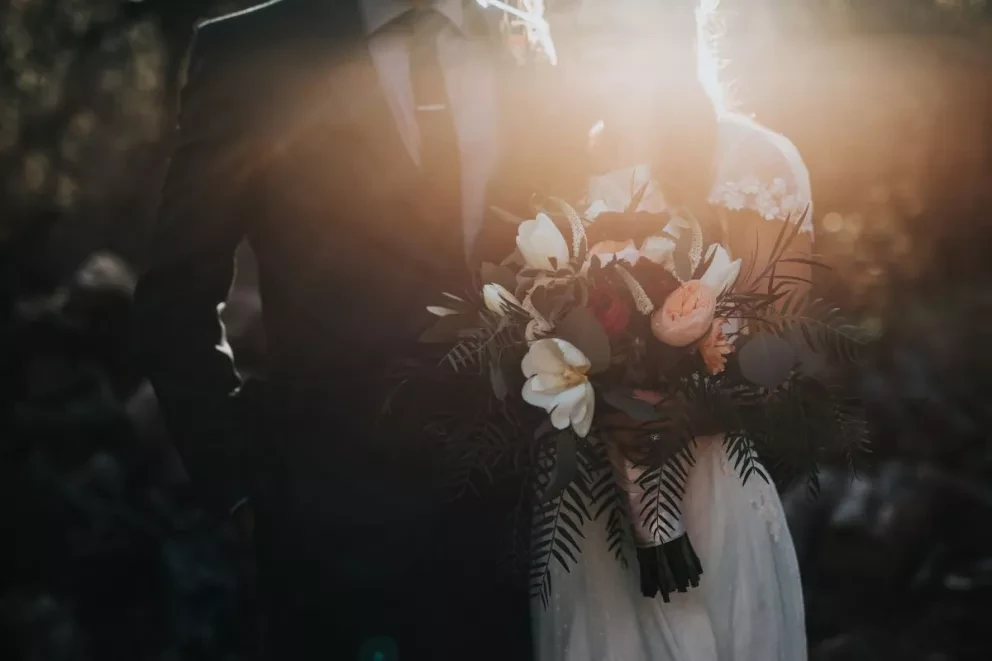 El verdadero origen del Día de San Valentín se lo debemos a un sacerdote que en secreto casaba a jóvenes enamorados, conoce más sobre esta historia . Foto: Nathan Dumlao