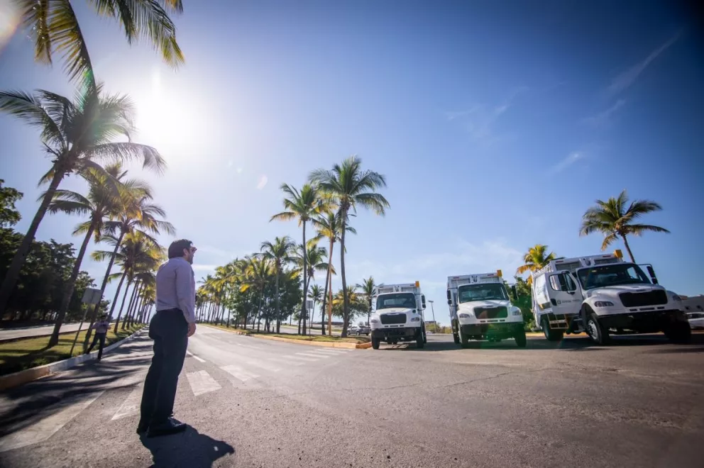 Llegan 3 nuevos camiones recolectores de basura a Culiacán 