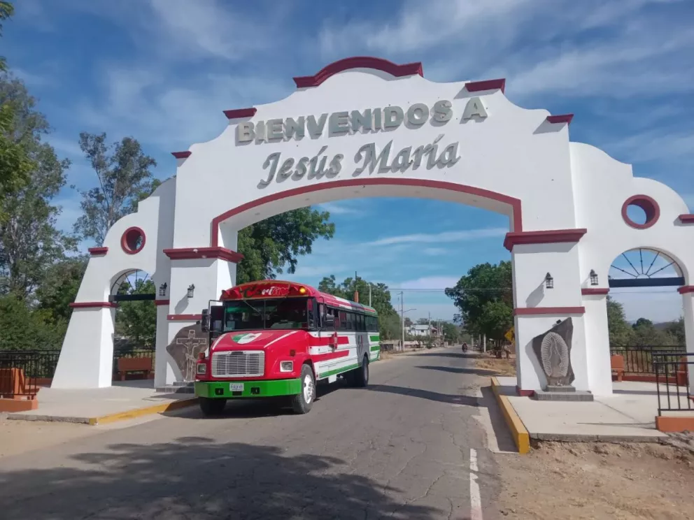 Camioneros de Villa Juárez entregan ayuda humanitaria a necesitados