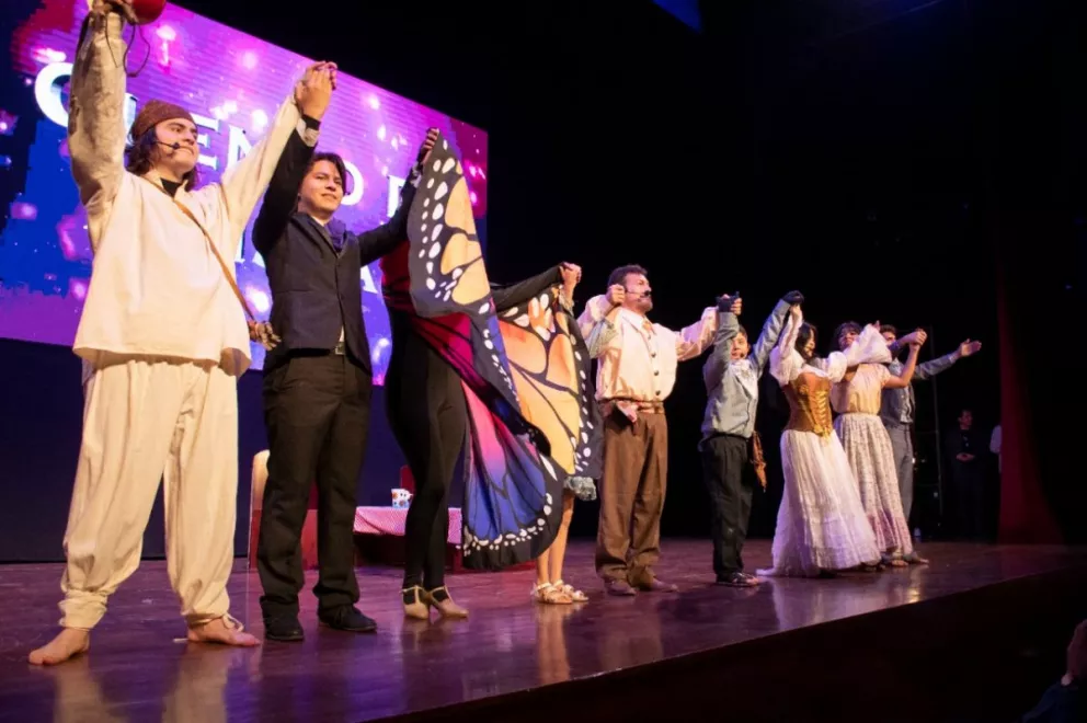 En Culiacán realizan obra de teatro ante familias e infantes para reforzar los espacios de paz.