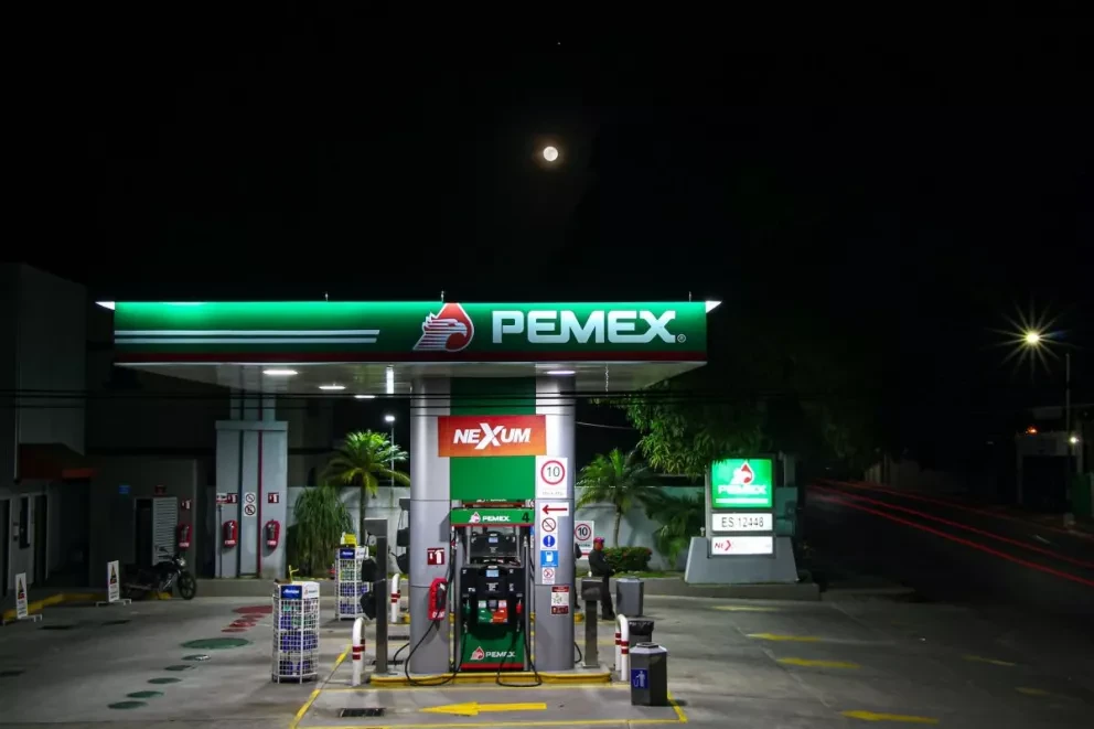 La inflación en combustibles en México es más barato que en Estados Unidos y Europa gracias al rescate de PEMEX.